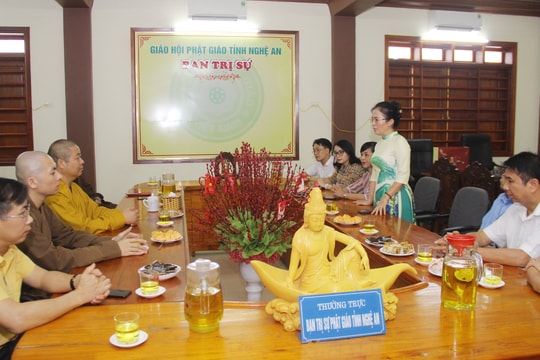 Ban Thường trực Ủy ban MTTQ tỉnh chúc mừng Đại lễ Phật Đản năm 2020