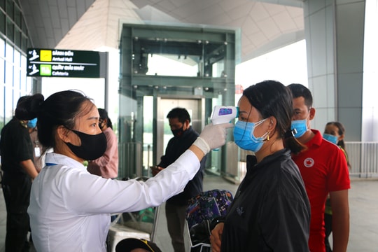 Chính thức bỏ quy định giãn cách hành khách trên máy bay, xe bus... từ 7/5