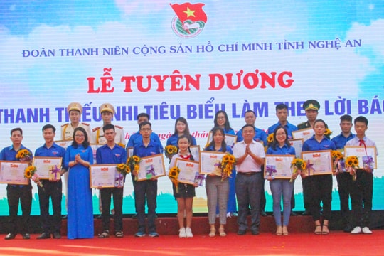 Nghệ An tuyên dương 26 thanh niên và cán bộ đoàn tiêu biểu năm 2020