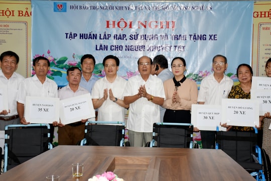 Trao 498 xe lăn cho người khuyết tật Nghệ An