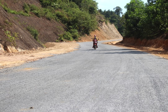 Con Cuông: Hoàn thành tuyến đường hơn 10 năm thi công dang dở