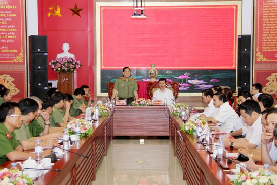 Chủ tịch UBND tỉnh Nguyễn Đức Trung làm việc với Công an tỉnh 