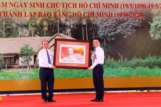 Phát hành bộ tem kỷ niệm 130 năm ngày sinh Chủ tịch Hồ Chí Minh