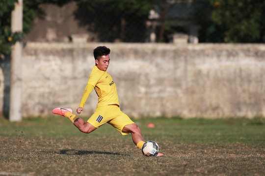 Hồ Tuấn Tài lập hattrick, SLNA thắng giao hữu HL Hà Tĩnh