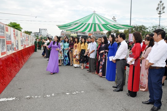 Trưng bày hơn 200 hình ảnh, tư liệu về Chủ tịch Hồ Chí Minh tại TP Vinh