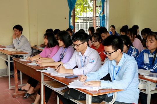 Giáo viên, học sinh ở Nghệ An nhận định đề tham khảo dễ, sẽ có mưa điểm 10