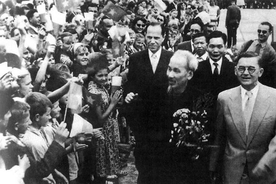 Nghệ thuật ngoại giao Hồ Chí Minh - Ngoại giao vì con người