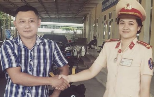 Trao trả chiếc xe máy bị mất cắp từ 4 năm trước cho người bị hại 