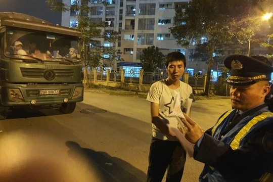 Truy tố 7 bị can trong vụ 'bảo kê' logo 'xe vua'