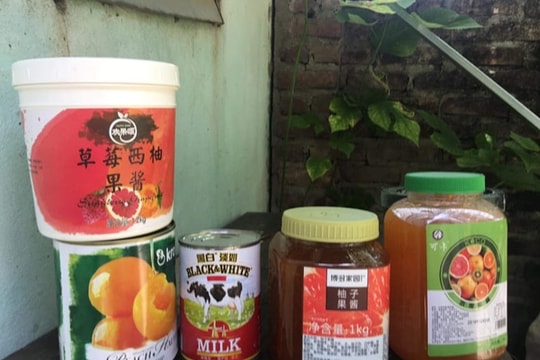 Phát hiện trên 1.000 nguyên liệu dùng để pha chế trà sữa không rõ nguồn gốc