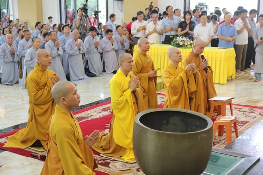 Trang trọng, hoan hỉ Đại lễ Phật đản phật lịch 2564 tại chùa Viên Quang