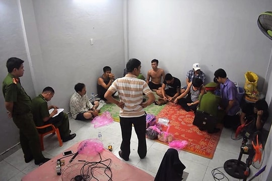 Ổ xóc đĩa có nhiều cán bộ, viên chức tham gia