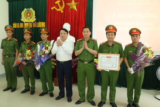 Công an Nghệ An trao thưởng chuyên án phá vụ cho vay với lãi suất 'cắt cổ'