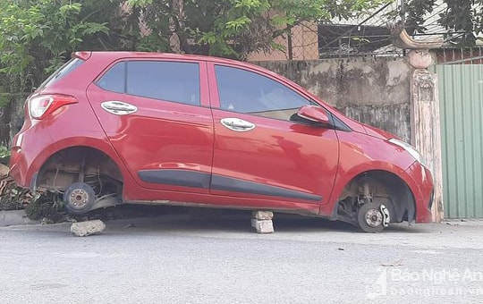 Xe Hyundai i10 bị trộm 4 bánh ở thành phố Vinh