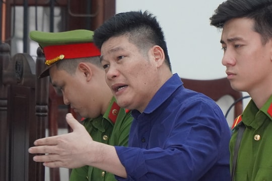 Giám đốc gọi giang hồ vây xe công an bị truy tố thêm tội trốn thuế