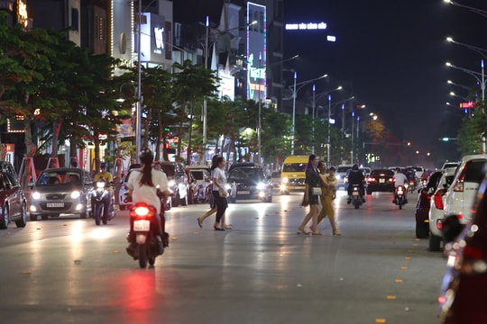 Thành phố Vinh sẽ thu phí lòng, lề đường tại phố đêm và phố đi bộ