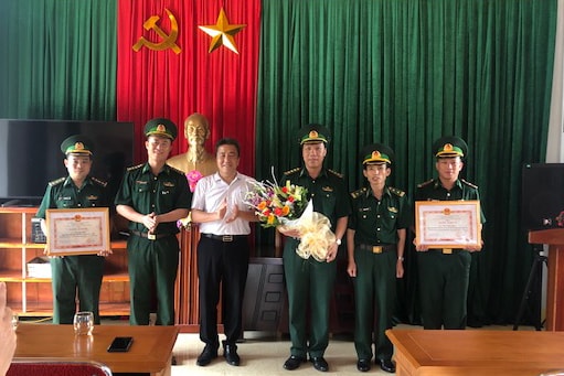 Trao thưởng ban chuyên án bắt đối tượng tàng trữ 3.000 viên ma túy tổng hợp