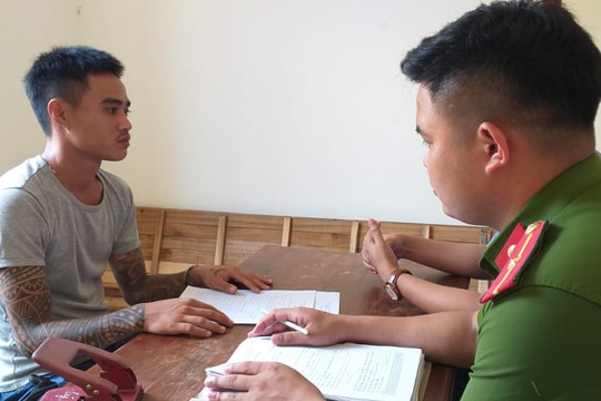 Phê ma túy, dùng dao dọa tự tử rồi cướp xe máy người đi đường