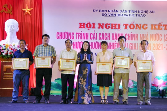 16 tập thể và cá nhân ngành Văn hóa và Thể thao được khen thưởng về thực hiện cải cách hành chính