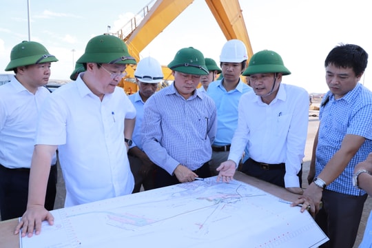 Chủ tịch UBND tỉnh Nguyễn Đức Trung kiểm tra tiến độ các dự án, công trình trọng điểm