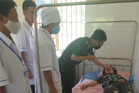 Cứu sống 2 mẹ con ở xã biên giới Nghệ An ăn lá ngón tự tử 