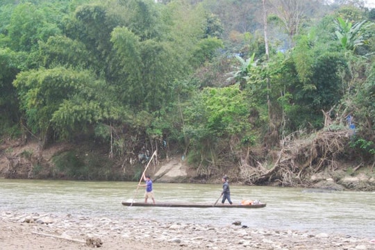 Thương tâm 2 học sinh tiểu học ở Nghệ An đuối nước khi câu cá trên sông