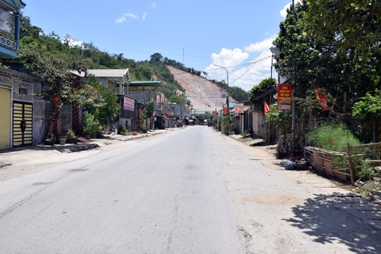 Lặng phắc phố núi, vật vã rẫy nương trong nắng gắt ở vùng cao Nghệ An