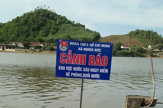 Theo bạn ra tắm hồ, một nam sinh lớp 10 bị đuối nước