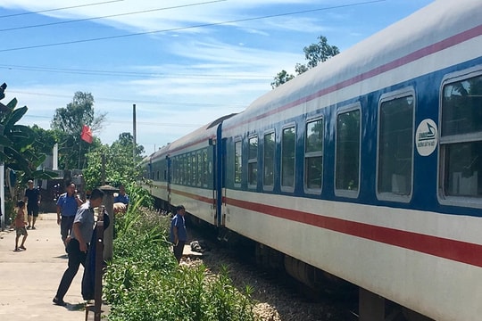 Băng qua đường sắt, người đàn ông bị tàu hỏa đâm tử vong