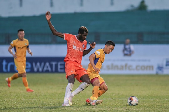 Tiền vệ Bùi Đình Châu: Chàng 'Kante' của xứ Nghệ