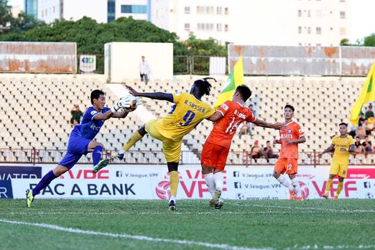 Điểm nhấn trận thắng của SLNA trước Đà Nẵng: Ngỡ ngàng tân binh, thất vọng ngoại binh