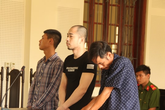 Tòa Nghệ An tuyên xử 3 bị cáo vụ gần nửa tấn ma túy vứt ở cánh đồng muối