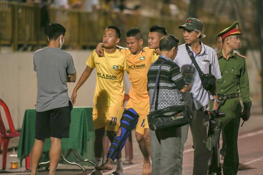 Đội trưởng SLNA dưỡng thương lâu hơn dự kiến, Xuân Thắng nghỉ hết mùa