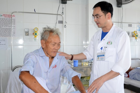 Truyền 2,1 lít máu, phẫu thuật thành công cứu sống bệnh nhân phình, vỡ động mạch chủ bụng