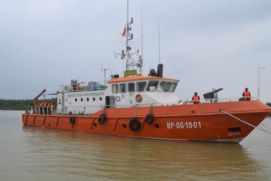 Tàu cá cùng 15 thuyền viên Nghệ  An kêu cứu khẩn cấp trên biển