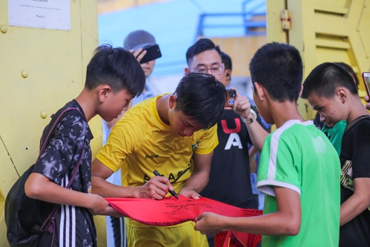 Phan Văn Đức gây chú ý tại Hàng Đẫy, háo hức đối đầu CLB Hà Nội