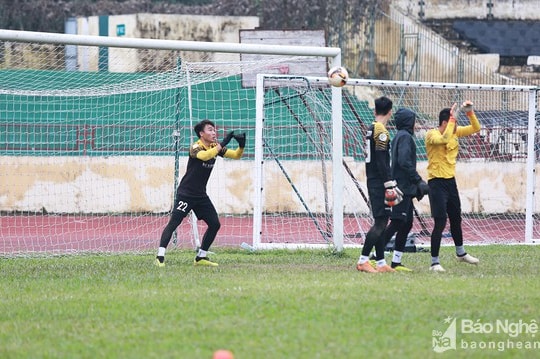 Thủ môn nào của SLNA đang có số trận liên tiếp giữ sạch lưới nhiều nhất?