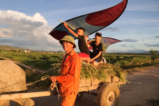 Vui hội diều sáo đồng quê giữa những ngày nắng như đổ lửa ở xứ Nghệ