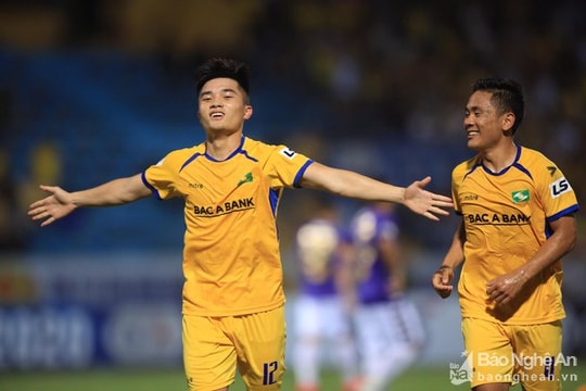 Màn ‘tay đôi’ của những người Nghệ trận SLNA - TP. HCM