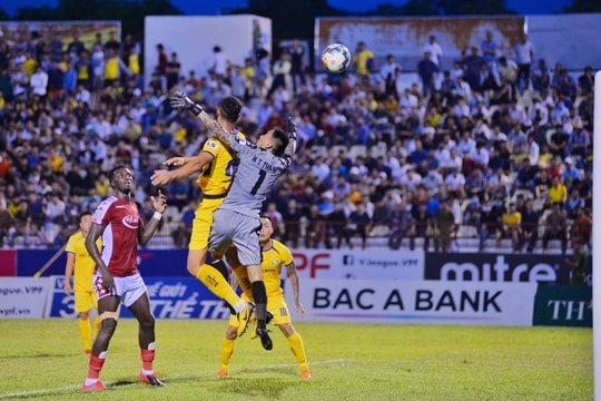 Ba lý do khiến SLNA 'vỡ trận' 