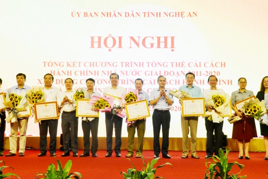 Nghệ An khen thưởng các tập thể, cá nhân có thành tích trong công tác cải cách hành chính