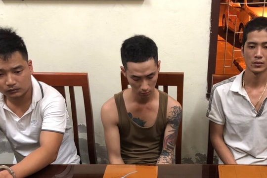 Bị tóm khi mang súng đạn từ Hà Nội vào Nghệ An