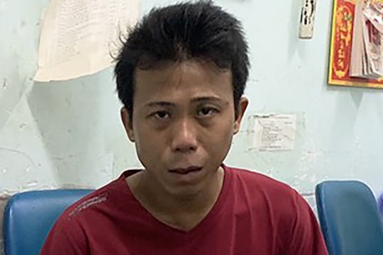 Đục tường tiệm vàng, trộm 200 đôi bông tai