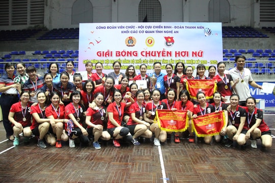 Tìm ra nhà vô địch Giải bóng chuyền hơi nữ Công đoàn Viên chức Nghệ An năm 2020