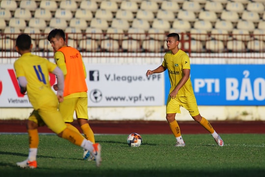 HLV Park Hang-seo chọn 2 hậu vệ trẻ SLNA chuẩn bị cho SEA Games 2021