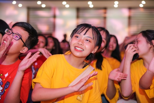 Những cảm xúc đặc biệt tại lễ trưởng thành của học sinh trường Phan