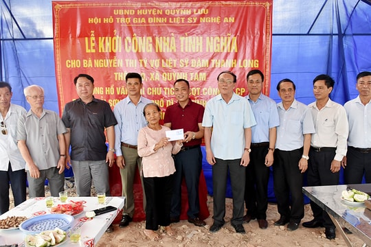 Hội Hỗ trợ gia đình liệt sỹ tỉnh trao tiền hỗ trợ xây 3 ngôi nhà tình nghĩa ở Quỳnh Lưu