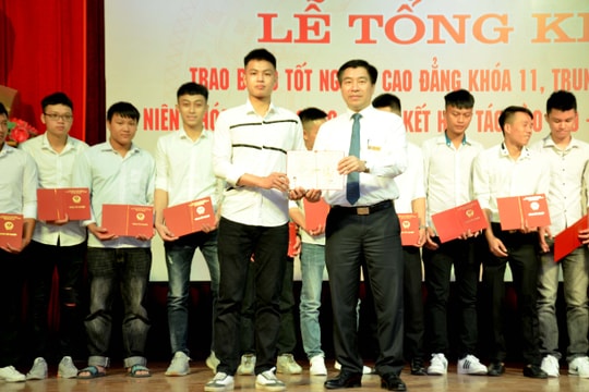 Trường Cao đẳng KTCN Việt Nam - Hàn Quốc trao Bằng tốt nghiệp cho 548 học sinh, sinh viên