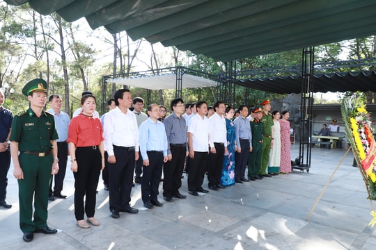 Lãnh đạo tỉnh dâng hương tưởng niệm các Anh hùng liệt sỹ tại các nghĩa trang, di tích ở Quảng Trị