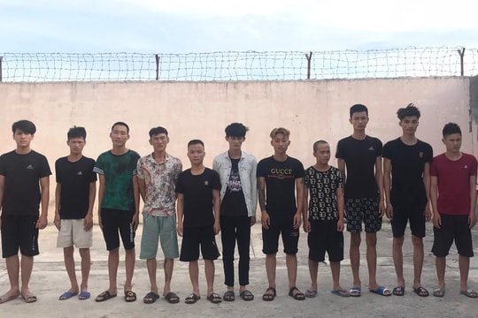 Hai nhóm trai làng từ Thanh Hóa vào bãi biển Nghệ An đánh nhau